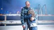 Phil Broker (Jason Statham ) und seine Tochter Maddy (Izabela Vidovic) hoffen, dass der Alptraum ein Ende hat...  Die Verwendung des sendungsbezogenen Materials ist nur mit dem Hinweis und Verlinkung auf RTL+ gestattet.