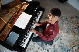 MDR FERNSEHEN STUDIOKONZERT LOUIS PHILIPPSON, am Donnerstag (26.03.26) um 23:10 Uhr. Der Pianist und Influencer Louis Philippson begeistert Millionen von Menschen auf Social Media, f&uuml;llt die Konzerts&auml;le und hat eine klare Botschaft: &bdquo;Klassik f&uuml;r alle&ldquo;. Beim Studiokonzert in Leipzig pr&auml;sentiert Louis eine spannende Mischung aus Klassikern und modernen Werken.  Louis Philippson