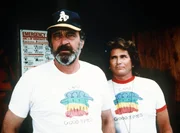 Jonathan (Michael Landon, r.) und Mark (Victor French, l.) werden Betreuer im Feriencamp.