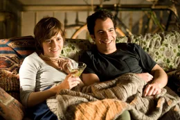 L-R: Julie Powell (Amy Adams) und Eric Powell (Chris Messina)