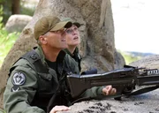 O'Neill (Richard Dean Anderson), Carter (Amanda Tapping) und ihre Einsatzgruppe wurden entdeckt...