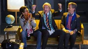 Eroll (Elyas M'Barek, li.), Helmut (Detlev Buck) und Lars (Christoph Maria Herbst, re.) geniessen die Zeit in ihrem M&auml;nnerhort..