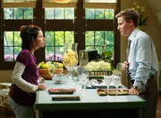 Carlos und Gaby (Eva Longoria, l.) m&uuml;ssen den teuren Wagen verkaufen und sich einen billigen anschaffen. Andrews (Shawn Pyfrom, r.) schrottreifes Auto ist zwar billig, aber die Reparatur ist teuer und Andrew will sich nicht daran beteiligen - bis Gabrielle w&uuml;tend wird ...