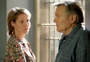 Zum ersten Mal erh&auml;lt Albert Tieck (Helmut Griem) im Gef&auml;ngnis Besuch von seiner Tochter (Kirsten Block).