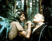 Ein blitzendes Messer hatte Rambos (Sylvester Stallone) Guerilla-Instinke wachger&uuml;ttelt! Im blutigen Privatkrieg gegen den Sheriff greift der Vietnam-Veteran selbst wieder zur Waffe...