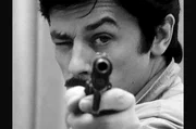 Alain Delon (im Bild) teilte Jean-Pierre Melvilles Vorstellung vom Filmemachen sowie seine Leidenschaft f&uuml;r Kriminalgeschichten, die Armee und Gangster.