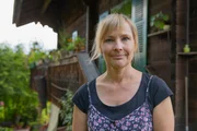Hinter den Hecken - Folge 4 Chalet-Garten in Emmenbr&uuml;cke LU. Claudia Sifrig in ihrem Chalet-Garten.