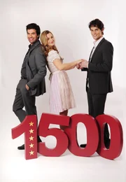 Darsteller der aktuellen Staffel in Feierlaune, v.l.: Konstantin Riedm&uuml;ller (Moritz Tittel), Theresa Burger (Ines Lutz) und Moritz van Norden (Daniel F&uuml;nffrock).