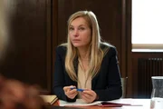 Judith Schrader (Nadja Uhl) verfolgt angespannt die Verhandlung bei der Ermittlungsrichterin. Judith Schrader (Nadja Uhl) verfolgt angespannt die Verhandlung bei der Ermittlungsrichterin.