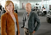 ARD/NDR - EINE FRAGE DES GEWISSENS - Regie: Thomas Bohn, am Mittwoch (29.03.06) um 20.15 Uhr vom NDR im Ersten. Beltz (C. Berkel) stellt sich bei Florbach (Nina Petri) von der "SR" vor. &copy; NDR/Maria Krumwiede- Honorarfrei, Verwendung nur im Zusammenhang mit o. g. Sendung bei Nennung Bild: NDR/Maria Krumwiede (S2) NDR Presse und Information/Fotoredaktion Tel: 040 4156-2305, Fax: -2199