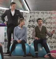 Marc (Colin Firth, l.), Bridget (Ren&eacute;e Zellweger) und Jack Qwant (Patrick Dempsey, r.) beim Geburtsvorbereitungskurs; Bridget Jone's Baby