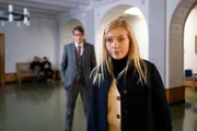 Welz trifft auf Judith und fragt nach Neuigkeiten. vlnr.: Staatsanwalt Welz (Sebastian Schwarz); Judith Schrader (Nadja Uhl) Welz trifft auf Judith und fragt nach Neuigkeiten. vlnr.: Staatsanwalt Welz (Sebastian Schwarz); Judith Schrader (Nadja Uhl)