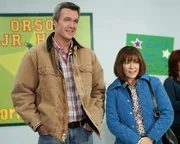Als Mike (Neil Flynn, l.) und Frankie (Patricia Heaton, r.) realisieren, dass sie nur noch Dienstboten f&uuml;r ihre Kinder spielen, beschlie&szlig;en sie, dass damit Schluss sein muss. Doch das ist einfacher gesagt, als getan ...