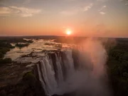 Key Visual. Die Victoriaf&auml;lle bei Sonnenuntergang, Sambia.