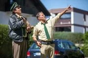 Hubert (Christian Tramitz, rechts) und Staller (Helmfried von L&uuml;ttichau, links) auf Spurensuche nach dem Entf&uuml;hrer des Babys.