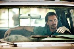 Russell Baze (Christian Bale)