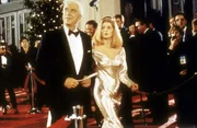 Bei der bevorstehenden Oscar-Verleihung will der skrupellose Gangster Rocco eine Bombe hochgehen lassen. Lt. Frank Drebin (Leslie Nielsen, vorne l.) und seine Frau Jane (Priscilla Presley, vorne r.) setzen alles menschenm&ouml;gliche daran, die bevorstehende Katastrophe zu verhindern ...