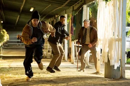 Verfolgung des Hautverd&auml;chtigen: Joe Cole als Marzin, Chiwetel Ejiofor als Ray Kasten, Dean Norris als Bumpy Willis