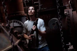 Russell Baze (Christian Bale)