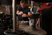 Ant Anstead Using Ratchet on Wagoneer Rim.
