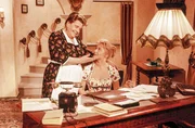 Annie Rosar (Therese), Marianne Hold (Helga).