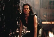 Als Ellen Ripley (Sigourney Weaver) unerwarteter Weise die Tests &uuml;berlebt, muss sie sich entscheiden, zu welcher Spezies sie sich selbst z&auml;hlt ..