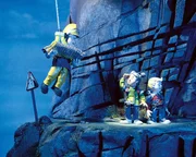 Sam (li.) eilt Mandy und James zur Hilfe.