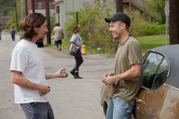 L-R: Russell Baze (Christian Bale) und Rodney Baze Jr. (Casey Affleck)