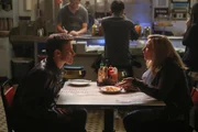 Jamie Reagan (Will Estes, l.) und Eddie Janko (Vanessa Ray, r.)