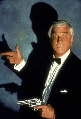 Um Hapsburg das Handwerk legen zu k&ouml;nnen, muss sich Frank Drebin (Leslie Nielsen) in die H&ouml;hle des L&ouml;wen wagen ...