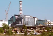 Das Kernkraftwerk Tschernobyl in dessen Umgebung noch immer eine stark erh&ouml;hte radioaktive Strahlung messbar ist, die trotz des Sarkophags um den Ungl&uuml;cksreaktor IV austritt.