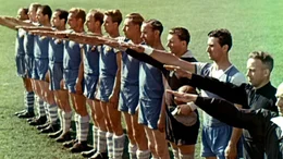 Fu&szlig;baller im NS-Propagandafilm "Das gro&szlig;e Spiel" von 1942.