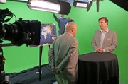 Jean-Christoph Caron im Interview mit Prof. Alexander Demandt im Greenscreen-Studio f&uuml;r &bdquo;Was w&auml;re wenn&hellip;?&ldquo;