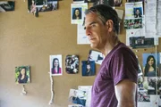 Wird von einer verwirrten Whistleblowerin entf&uuml;hrt, um seine Aufmerksamkeit auf einer Serienkiller zu lenken: Special Agent Dwayne Pride (Scott Bakula) ...