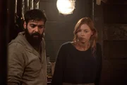 Siobh&aacute;n (Hermione Corfield) und Omid (Ardalan Esmaili) machen eine beunruhigende Entdeckung.