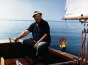 Pumuckl und Meister Eder (Gustl Bayrhammer) gehen segeln. Pumuckl und Meister Eder (Gustl Bayrhammer) gehen segeln.