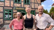 Kultlokal in Familienhand: Silke und Frank Wolzog-Meyer mit Sohn Richard bringen das legend&auml;re &bdquo;Schnatermann&ldquo; wieder auf Vordermann.