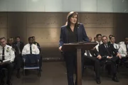 Olivia Benson (Mariska Hargitay) muss in einer Sitzung Rede und Antwort stehen, warum trotz aller technischer M&ouml;glichkeiten die Identifizierung eines Serienvergewaltigers nicht schneller geht.