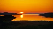 Sonnenuntergang in der schottischen See &ndash; es muss nicht immer Nebel sein auf Skye, der Highland-Insel im Atlantik.