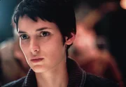 Ihr Auftrag ist es, den Klon Ellen Ripley zu t&ouml;ten, aber als sich die Situation auf dem Raumschiff &auml;ndert, &auml;ndert sich auch Annalee Call (Winona Ryder) ...