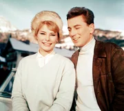 "Der verkaufte Gro&szlig;vater". Im Bild: Vivi Bach, Thomas Alder.