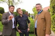 Ihr aktueller Fall f&uuml;hrt Hansen (Igor Jeftić, l.), Stadler (Dieter Fischer, r.) und Mohr (Max M&uuml;ller, M.) zu einem Rosenz&uuml;chterverein.
