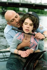 Als Gegenleistung für die schöne Zeit mit ihrer Tochter verlangt Brock (Leon Boden) von Stefanie (Isabelle Stoffel) Sex. Nun hat sie nur noch ein Mittel, um Brock zu stoppen... Als Gegenleistung für die schöne Zeit mit ihrer Tochter verlangt Brock (Leon Boden) von Stefanie (Isabelle Stoffel) Sex. Nun hat sie nur noch ein Mittel, um Brock zu stoppen...