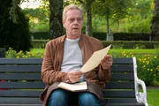 James (J&uuml;rgen Heinrich) liest zum ersten Mal Gretas Briefe.
