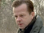 hr-fernsehen MANKELLS WALLANDER - EISKALT WIE DER TOD (Br&ouml;derna), Spielfilm, Schweden/Deutschland 2005, Regie: Jorn Faurschou, am Dienstag (30.07.13) um 00:15 Uhr. Kommissar Wallander (Krister Henriksson)ist geschockt. Bei einem Routineeinsatz trifft er seine gro&szlig;e Jugendliebe wieder, die kurz darauf ermordet wird.