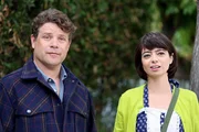Der sch&uuml;chterne und hilfsbereite Hausmeister Carl (Sean Astin, l.) hegt insgeheim Gef&uuml;hle f&uuml;r Emma (Kate Micucci, r.).