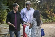 Levon (Cress Williams, M.) versucht, zwischen Wade (Wilson Bethel, l.) und Zoe (Rachel Bilson, r.) zu vermitteln. Mit Erfolg?