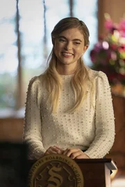 Lizzie Saltzman (Jenny Boyd)