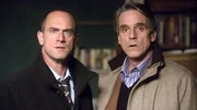 Detective Elliot Stabler (Christopher Meloni, l.) und Dr. Jackson (Jeremy Irons) rätseln. Hat eine Klavierlehrerin eine ihrer Schülerinnen vergewaltigt und ermordet? Detective Elliot Stabler (Christopher Meloni, l.) und Dr. Jackson (Jeremy Irons) rätseln. Hat eine Klavierlehrerin eine ihrer Schülerinnen vergewaltigt und ermordet?
