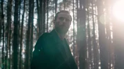 Bei einem Leichenfund im Wald stellt Robert Karow (Mark Waschke) fest, dass er den Toten aus Jugendzeiten kennt, doch es ist nicht sein Fall.